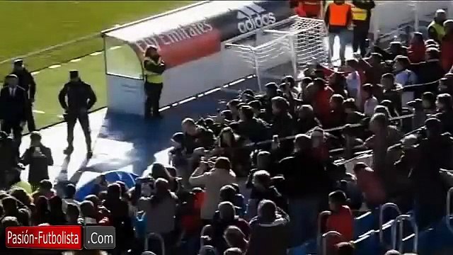 Primera Ovacion a Zinedine Zidane como entrenador del Real Madrid • 2016