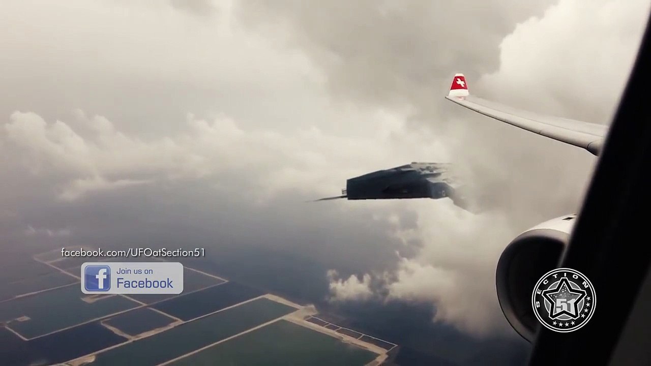 HUGE UFO over India filmed from Airplane window - Nov 2015 !!!