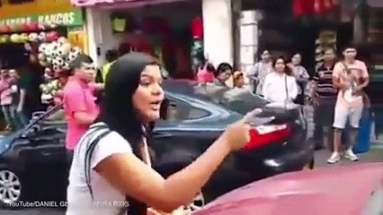 Une femme trompée pète un plomb en surprenant son mari et sa maîtresse !