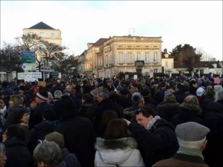 Download Video: Charlie Hebdo : Auxerre défile après les attentats en janvier 2015