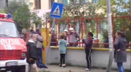 Zjarr në një kopsht në Selitë, policia shpëton 150 fëmijë- Ora News- Lajmi i fundit-