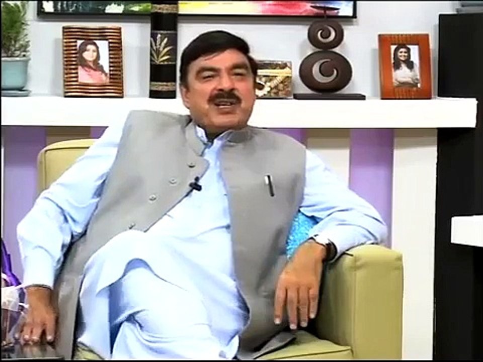 Watch What Kind of Questions Female Anchor Asking From Sheikh Rasheed