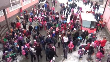 Kosova'da İlkokul ve Liselerde İkinci Yarıyıl Tatili Bitti