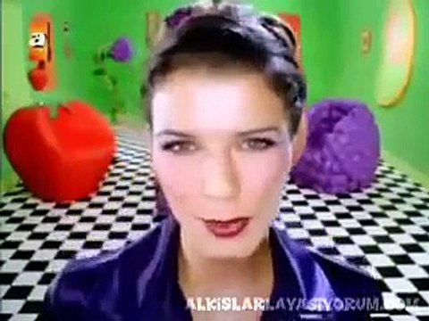 Beren Saat - Nostaljik Tofita Reklamı