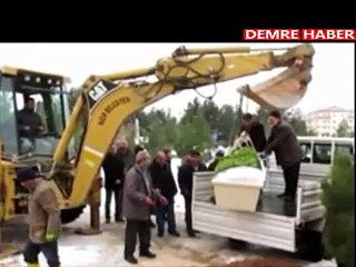 290 kiloluk adam kepçe yardımıyla defnedildi