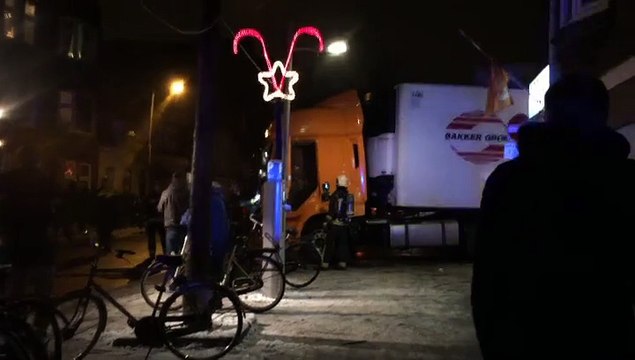 Brandweer heeft vrachtwagenbrand in Groningen snel onder controle - RTV Noord