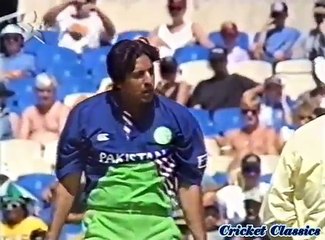 Wasim Akram 4_23 vs New Zealand 1994= Auckland  RARE GOLD.