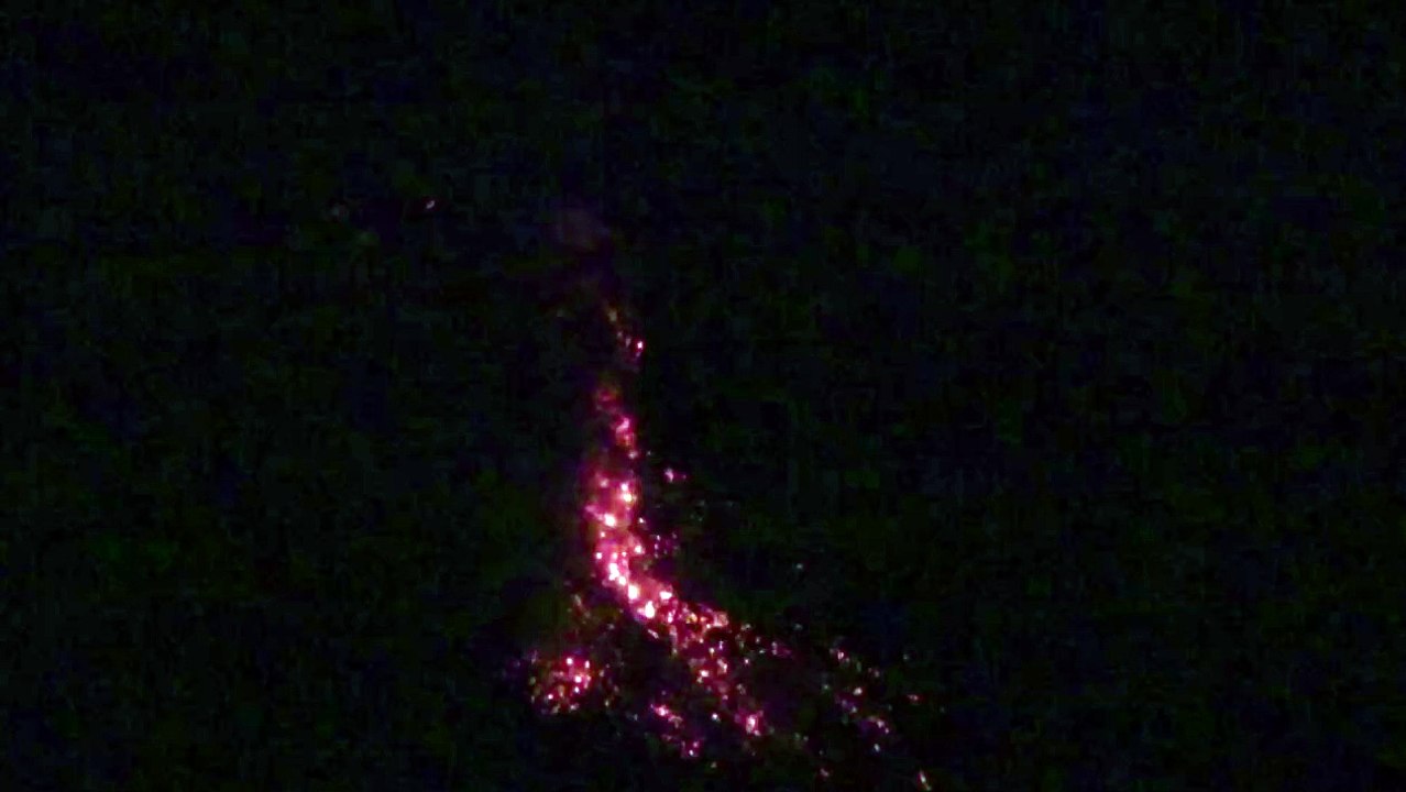 Vulcão Fuego intensifica atividade