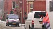 Lijkwagen komt aan bij woning in Kloosterburen waar lichaam is gevonden - RTV Noord