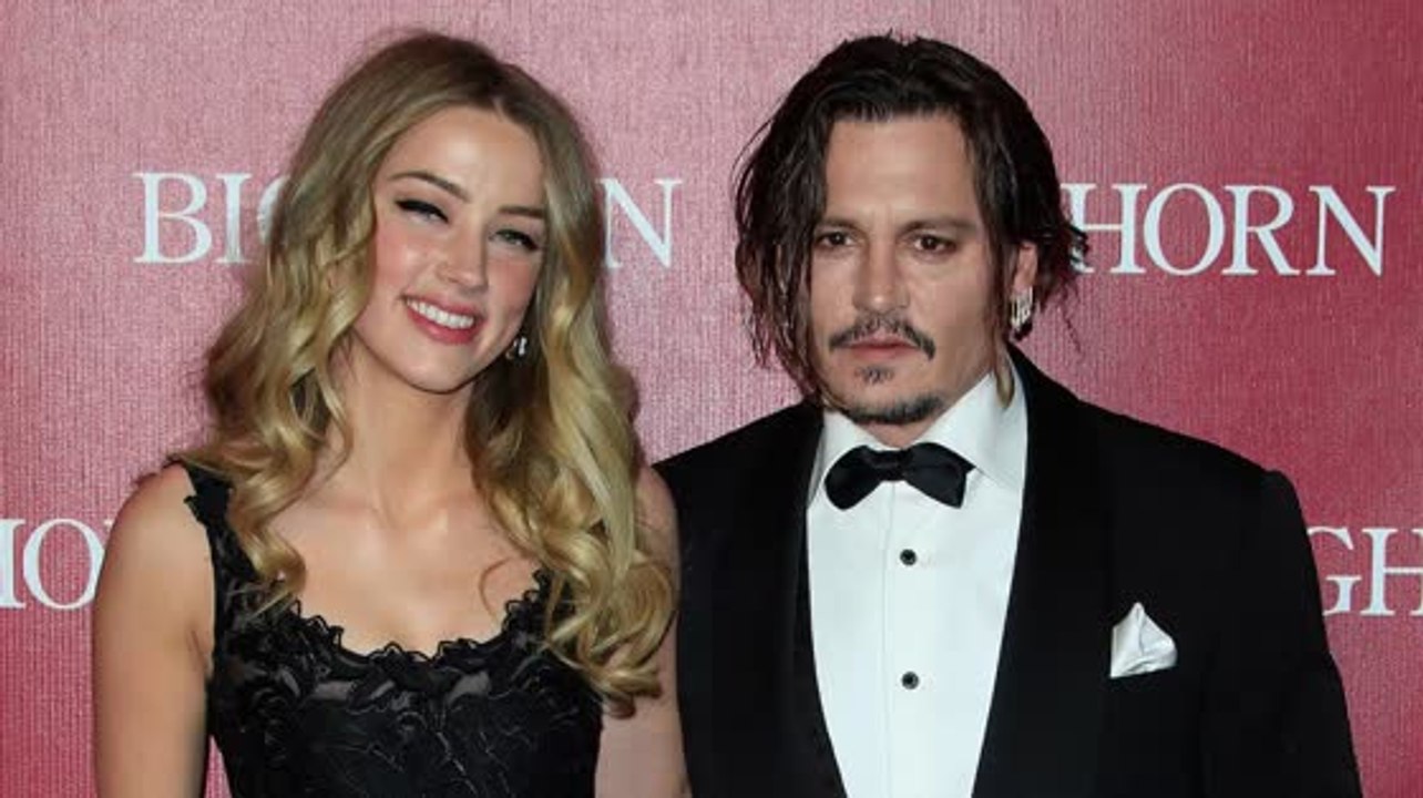 Johnny Depp bedankt sich bei Amber Heard dafür, dass "sie es mit ihm aushält"