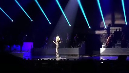 Durante un concerto Celine Dion canta "Hello" di Adele: la sua voce è pazzesca