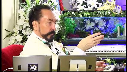 TV’lerde saatlerce konuşup bir kez bile Allah'ı anmayan insanlara şaşkınlıkla bakıyoruz