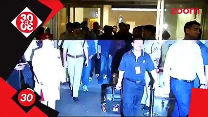 Shah Rukh Khan spotted at Mumbai airport   Bollywood News   #TMT