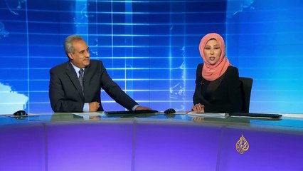 أسد يسبح على شواطئ بحر العرب في ‫‏الهند‬ يصيب الناس بالذعر والسلطات تتدخل