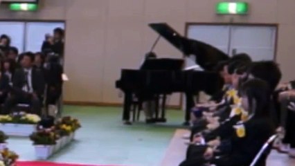 H26年度卒業式 おひさまになって 伴奏は音楽担当教諭