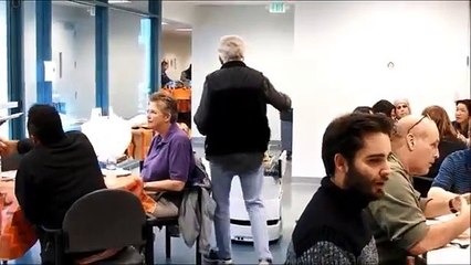 Adept Lynx Mobile Robot Serving Turkey at Thanksgiving Lunch (En Güncel Teknoloji Videoları)