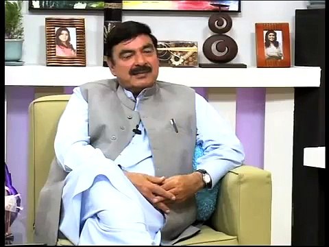 Female Anchor Flirting With Sheikh Rasheed in Live Show