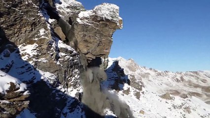 Kaya Düşme Başlangıcını Kamera İle Yakalamayı Başaran Jeolog