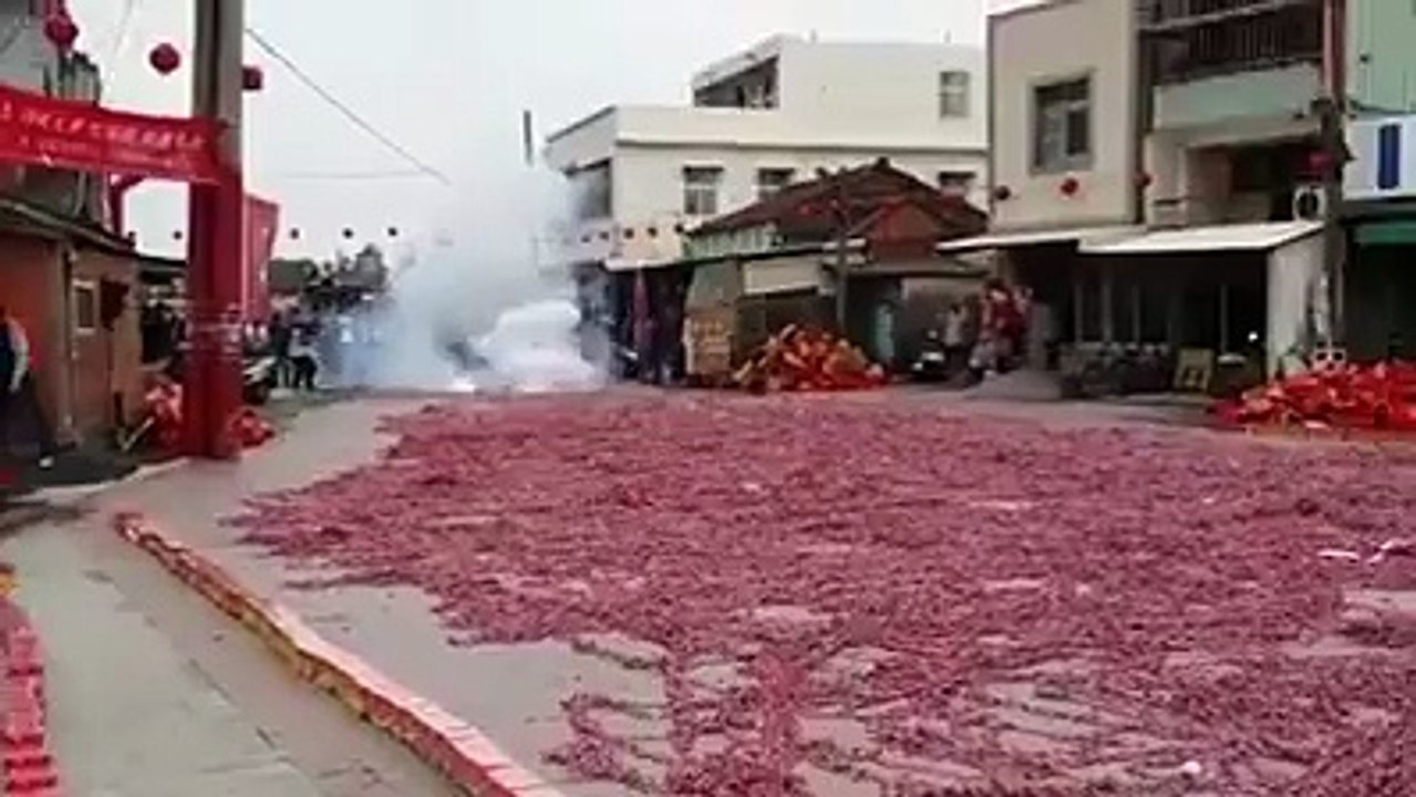 es tarah ki atishbazi kabi kabi nuqsan b ker daiti hy