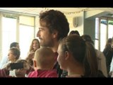 Napoli - Alessandro Siani visita i bambini del reparto di Oncologia (22.12.15)