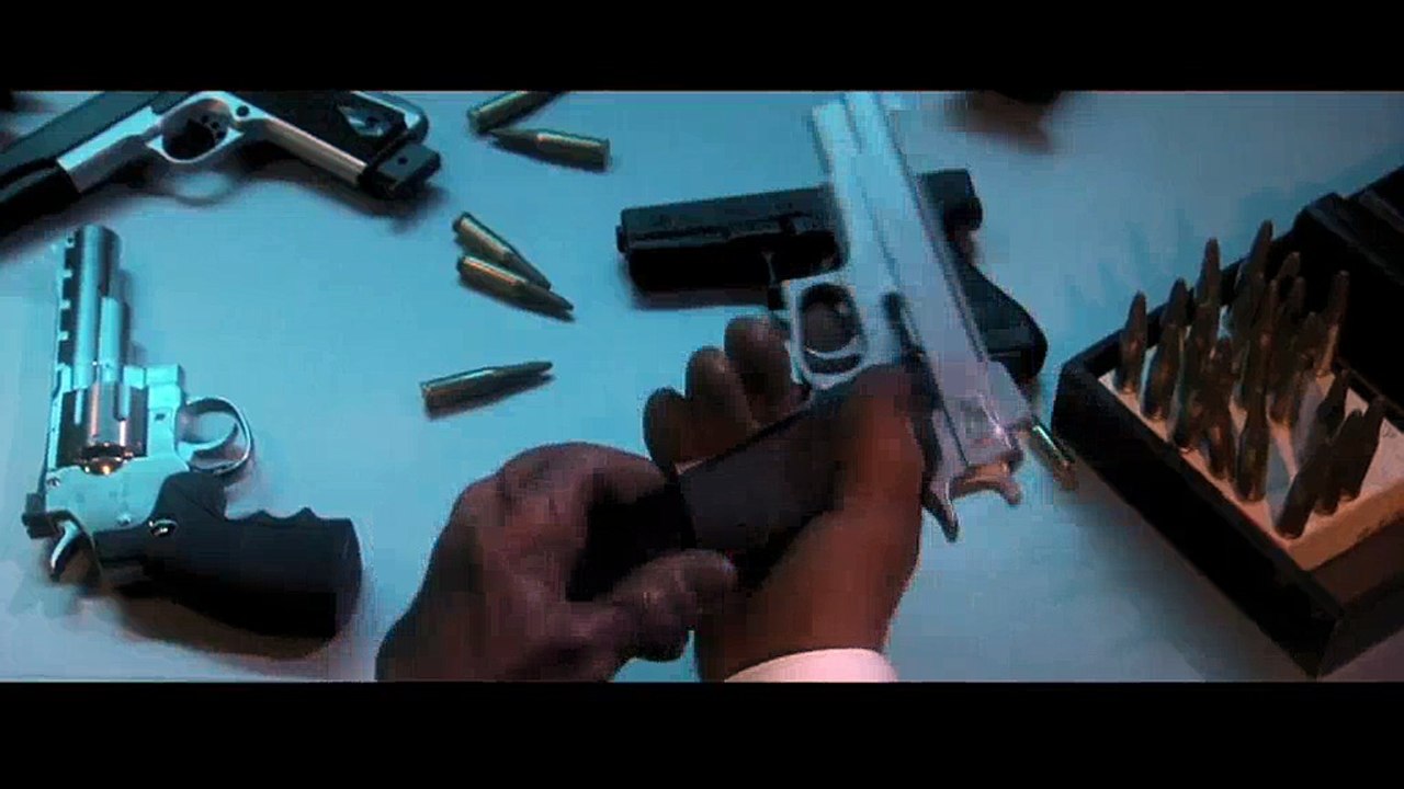 Barack Obama donne des cours de sécurité à François Hollande dans "Les guignols" - Regardez