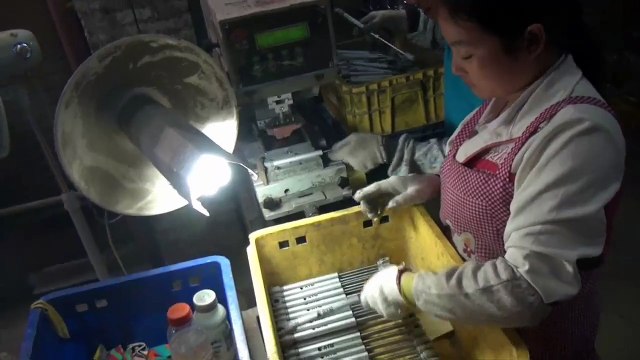 Kitchen Cabinet Hardware & Kitchen Cabinet Fittings - China: Eco Gas Spring / Production 7