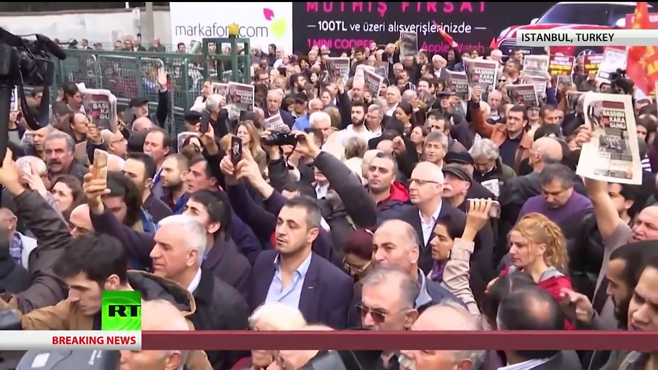 Turkish weapons ‘heading to end in ISIS hands’: RT speaks to Cumhuriyet journalists