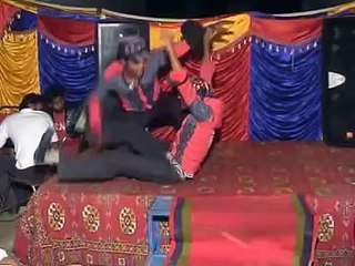 Pakistan Funny Clips - Crazy Chicken Dance