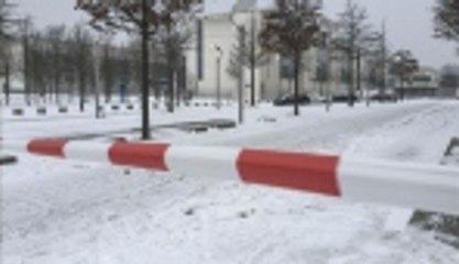 Almanya Başbakanlığında şüpheli paket alarmı