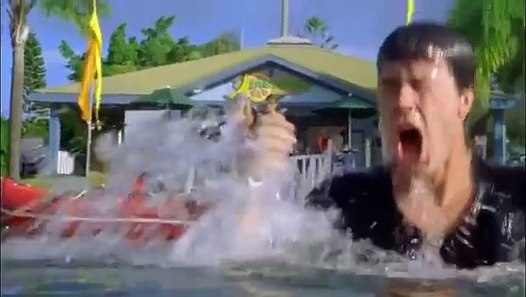 H2O - Plötzlich Meerjungfrau - Mit Klamotten ins Wasser ...
