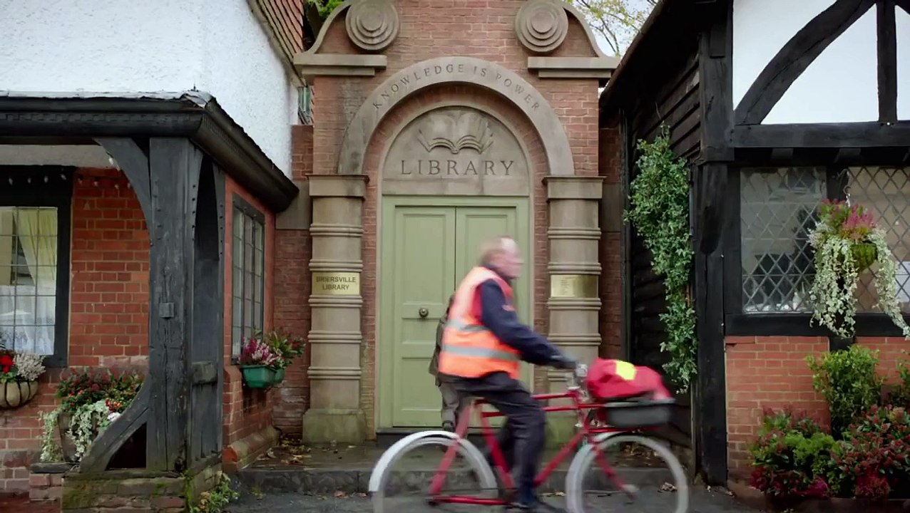 Molly Moon and the Incredible Book of Hypnotism | official trailer #1 (2015) Emily Watson