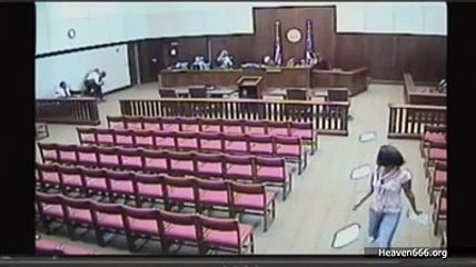 Побег из зала суда!