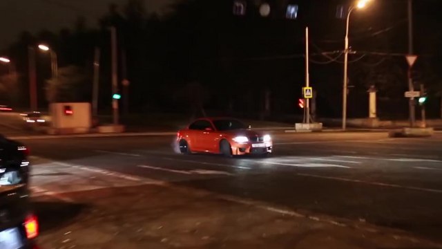 Du méchant drift en BMW 1M en plein milieu de la circulation