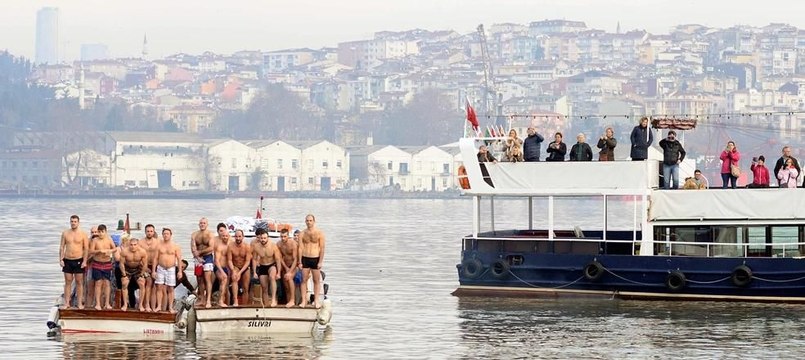 Haliç ve Yeniköy'de Haç çıkarma töreni