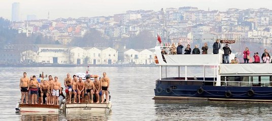 Haliç ve Yeniköy'de Haç çıkarma töreni