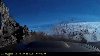 Ébloui et roulant trop vite il tombe dans un ravin avec sa Subaru