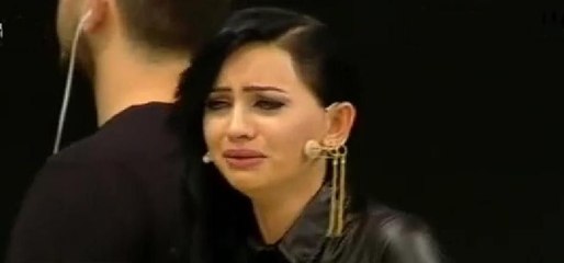 Aldatıldığını canlı yayında öğrendi, gözyaşlarına boğuldu