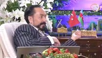 Adnan Oktar'ın Çalmayan Gitarı Kedicikleri Kendinden Geçirdi