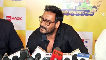 Shah Rukh pulls Ajay Devgn's leg in front of Kajol