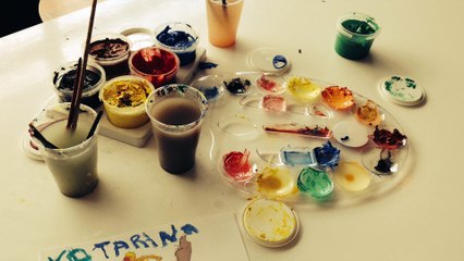 Le rangement de la salle les jours de peinture