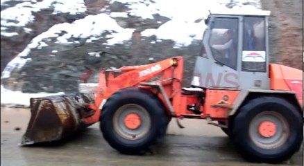 Qafë Mali-Fierzë e bllokuar nga rrëshkitjet e dheut, akset e tjera të kalueshme- Ora News