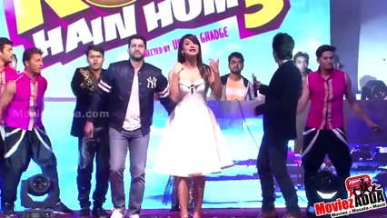 Descargar video: Gauhar Khan DANCES Oye Hoye Jawani Song _ Kyaa Kool Hain Hum 3