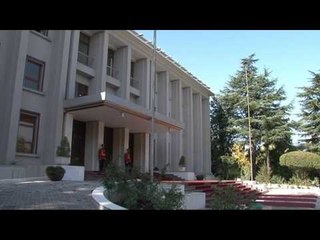 720 TE DENUAR LENE QELITE,NISHANI DEKRETON “AMNISTINE” DHE AMBASADORET LAJM