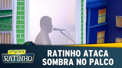 Ratinho ataca o locutor Sombra no palco