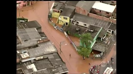 Primeiro dia do ano tem alagamentos e protesto em São Paulo