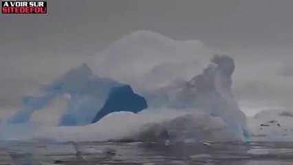 Impressionnant : Un énorme iceberg s effondre