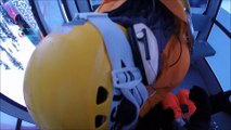 Sauvetage par hélicoptère de skieurs coincés dans une télécabine