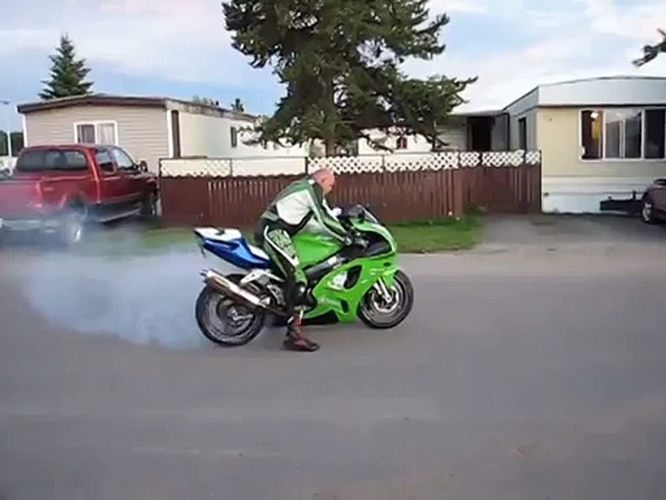 kawasaki zx7r smiley burnout 2016