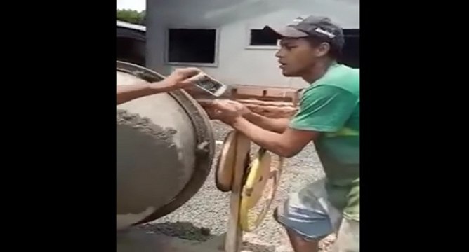 La pire punition contre un ouvrier scotché à son téléphone