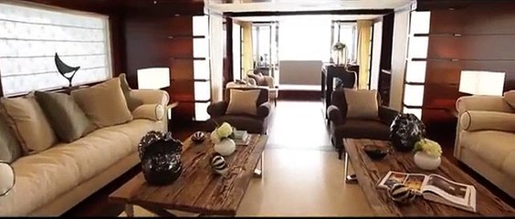 Dal garage per il motoscafo all'ascensore di cristallo: il lusso viaggia in mare